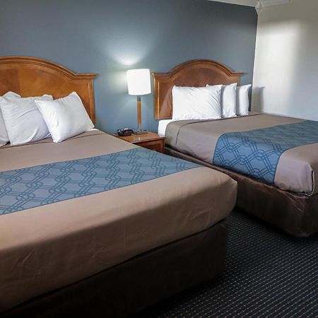 سان أنطونيو University Inn & Suites المظهر الخارجي الصورة