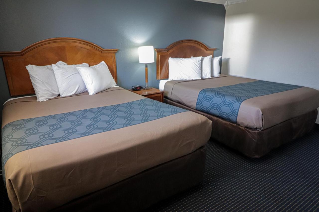 سان أنطونيو University Inn & Suites المظهر الخارجي الصورة