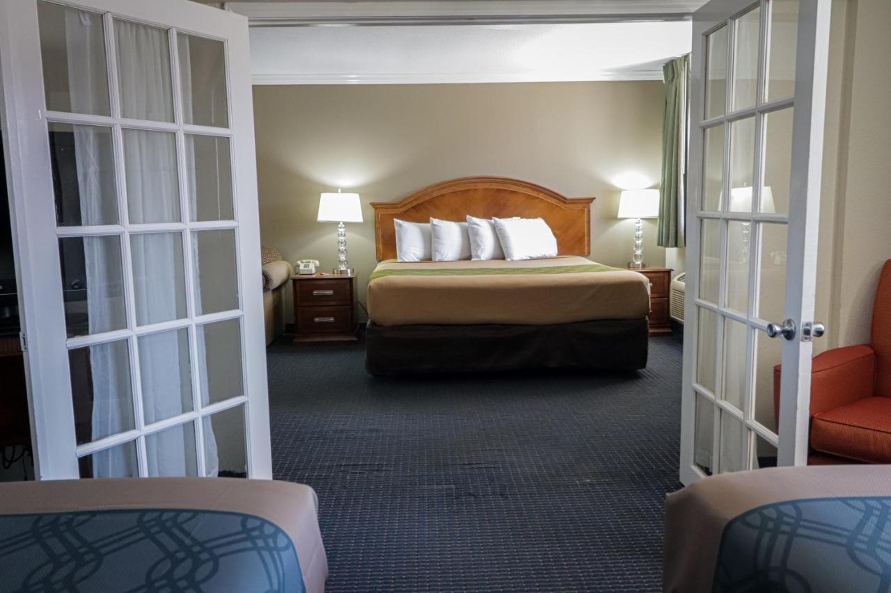 سان أنطونيو University Inn & Suites المظهر الخارجي الصورة