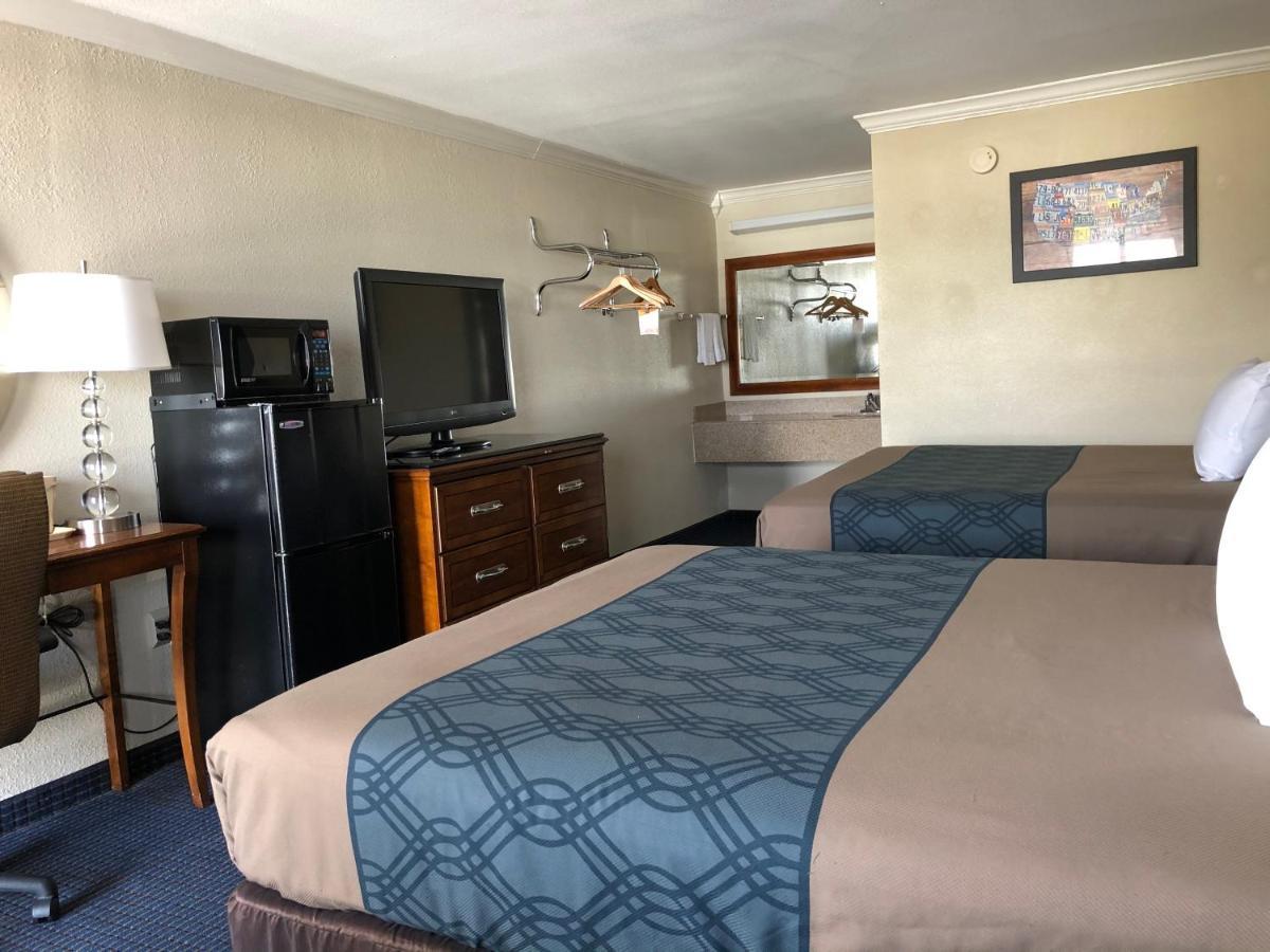 سان أنطونيو University Inn & Suites المظهر الخارجي الصورة