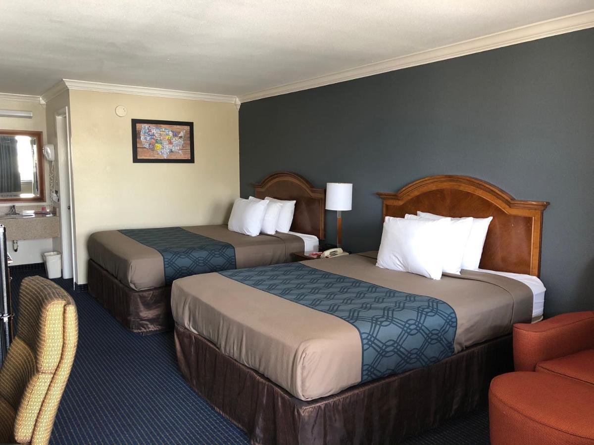 سان أنطونيو University Inn & Suites المظهر الخارجي الصورة