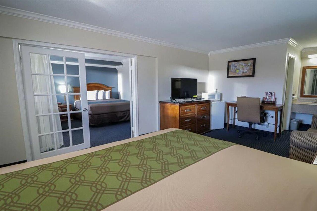 سان أنطونيو University Inn & Suites المظهر الخارجي الصورة