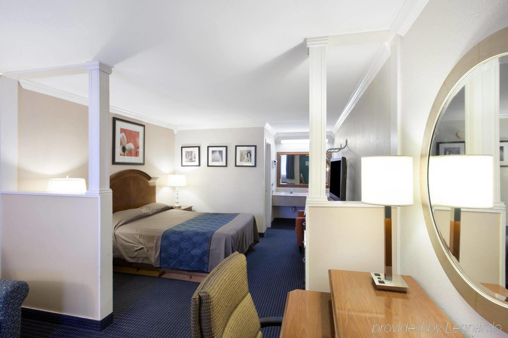 سان أنطونيو University Inn & Suites المظهر الخارجي الصورة