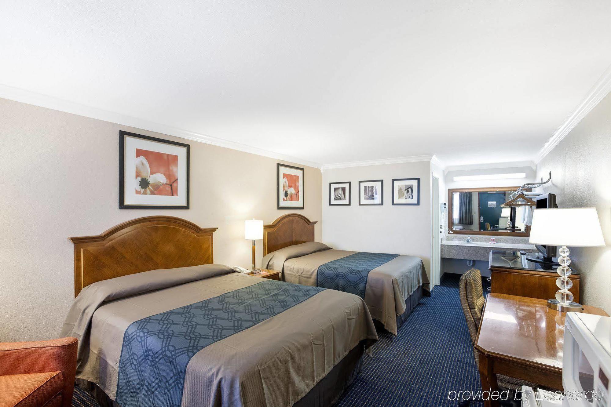 سان أنطونيو University Inn & Suites المظهر الخارجي الصورة