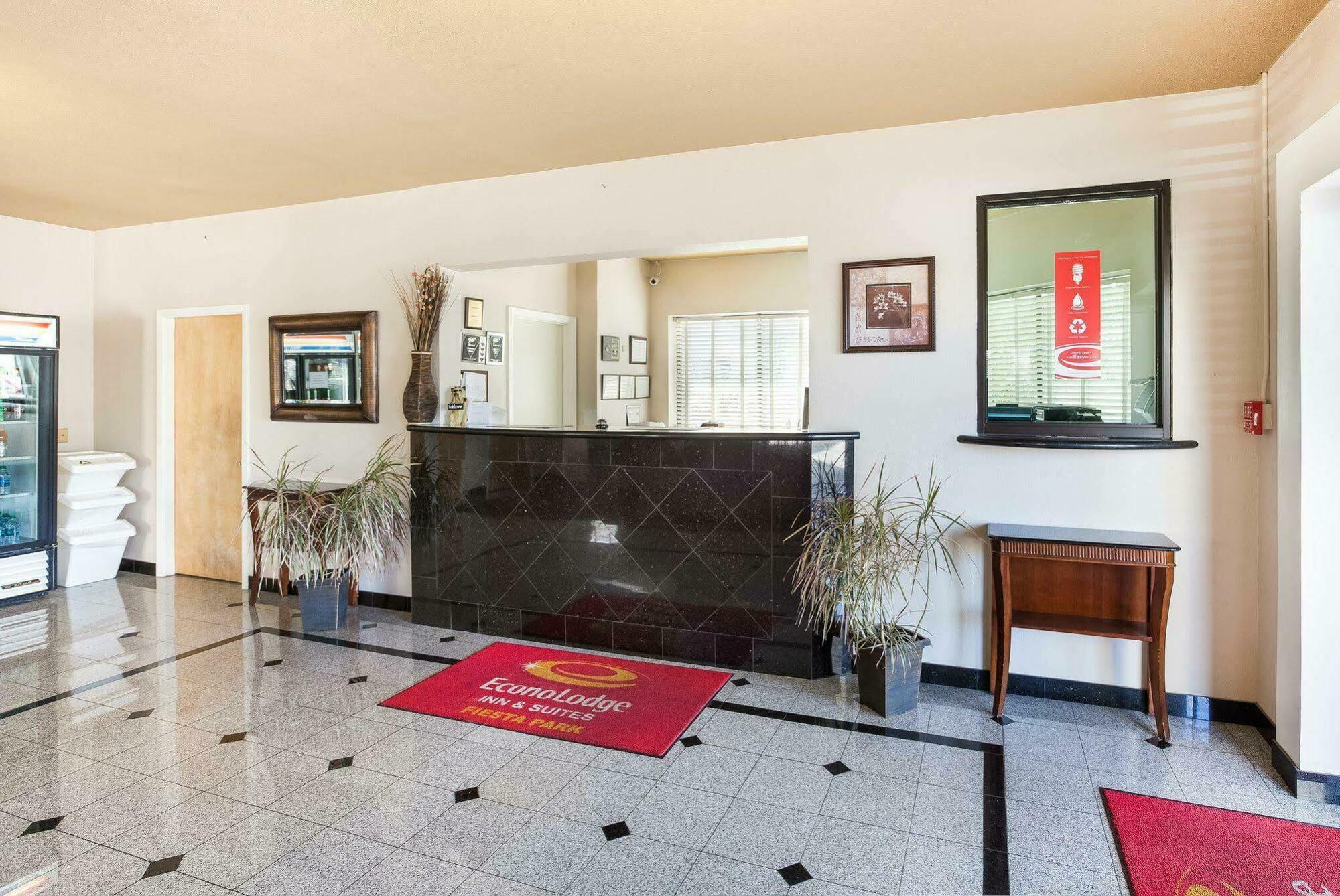 سان أنطونيو University Inn & Suites المظهر الخارجي الصورة