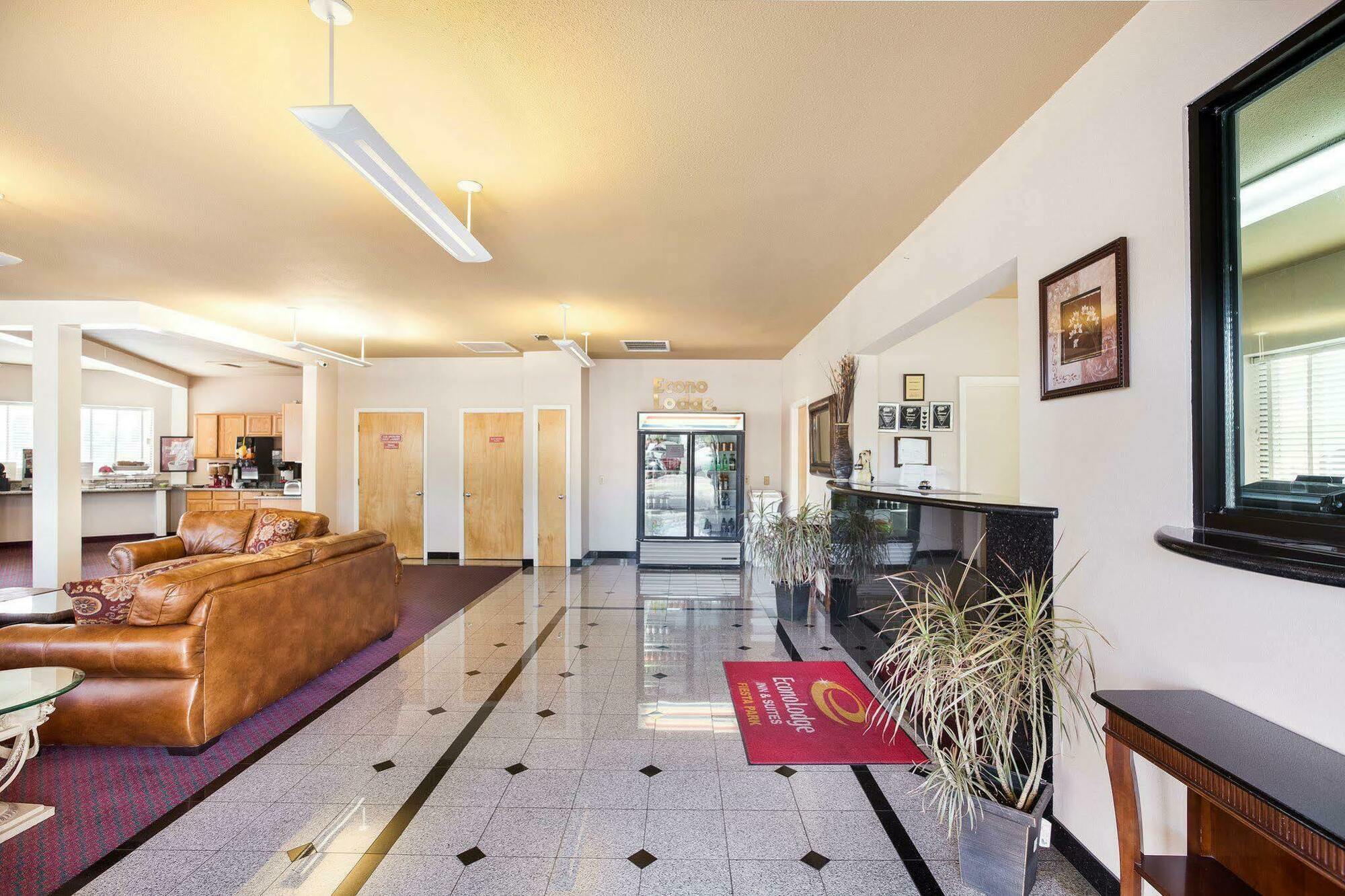 سان أنطونيو University Inn & Suites المظهر الخارجي الصورة