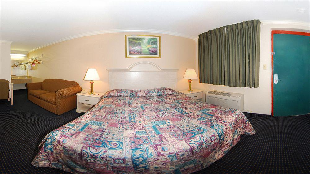 سان أنطونيو University Inn & Suites المظهر الخارجي الصورة