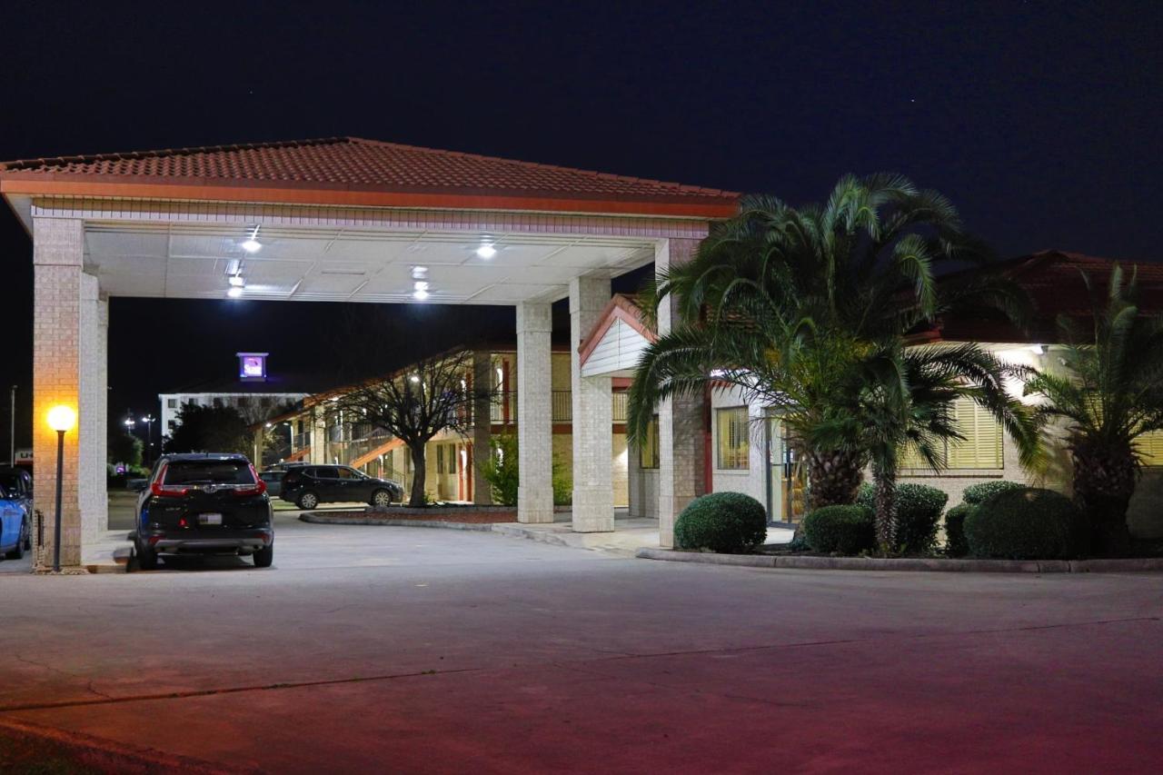 سان أنطونيو University Inn & Suites المظهر الخارجي الصورة