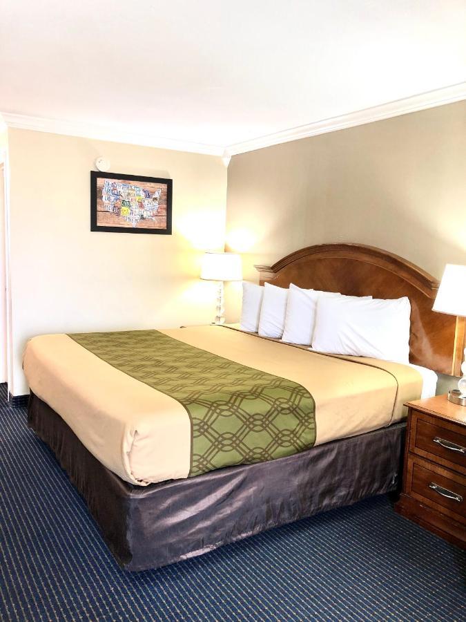 سان أنطونيو University Inn & Suites المظهر الخارجي الصورة