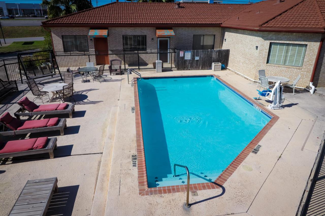 سان أنطونيو University Inn & Suites المظهر الخارجي الصورة